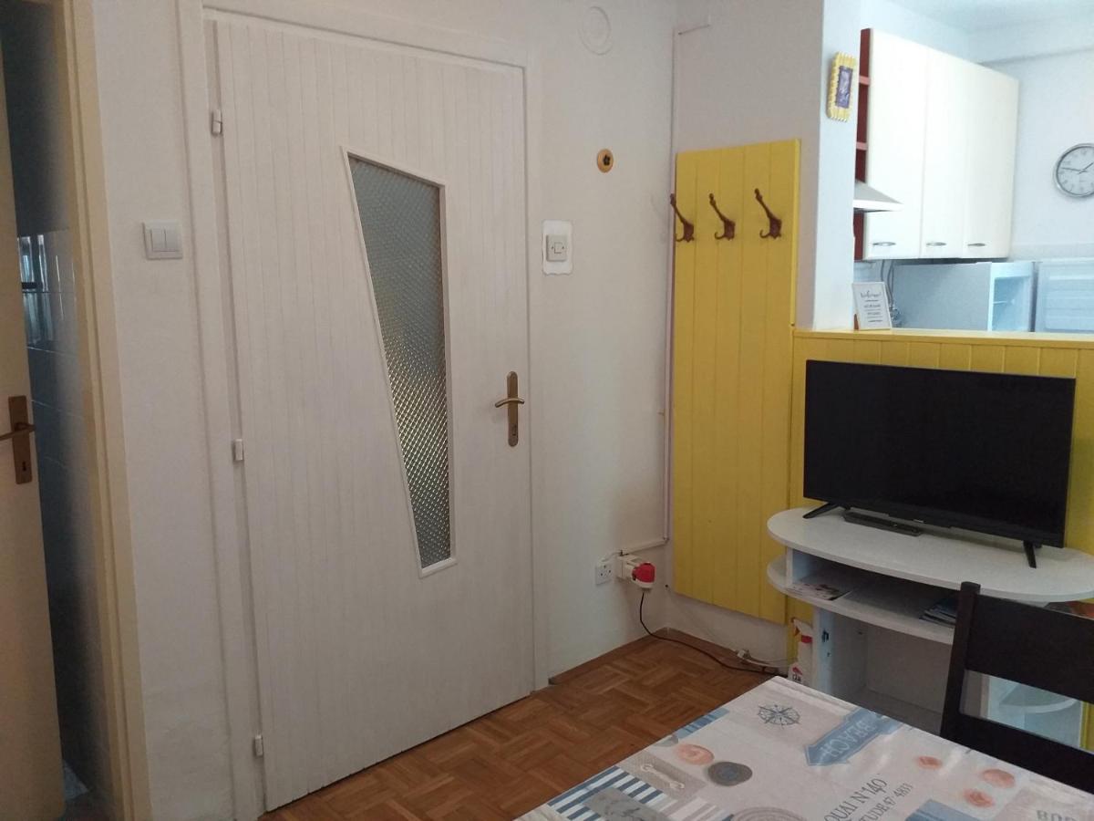 Levak Apartments - Apt. 2 Pjescana Uvala Kültér fotó